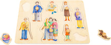 Laden Sie das Bild in den Galerie-Viewer, Small Foot - Holz Steckpuzzle Familie