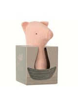 Laden Sie das Bild in den Galerie-Viewer, Maileg - Stoff Rassel Noahs Friends Pig Schwein