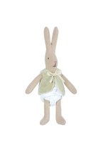 Laden Sie das Bild in den Galerie-Viewer, Maileg - Stoff Kaninchen Bunny Junge grün
