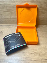 Laden Sie das Bild in den Galerie-Viewer, Carl Oscar - Brotdose Ausstellungsstück Sandwichbox Elch orange