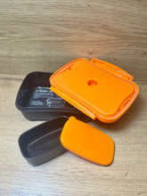 Laden Sie das Bild in den Galerie-Viewer, Carl Oscar - Brotdose Ausstellungsstück, mit abnehmbarem Kühlpack Elch orange