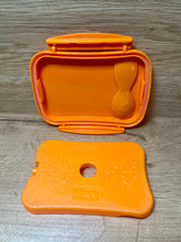 Laden Sie das Bild in den Galerie-Viewer, Carl Oscar - Brotdose Ausstellungsstück, mit abnehmbarem Kühlpack Elch orange