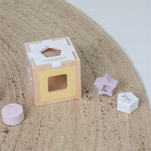 Laden Sie das Bild in den Galerie-Viewer, Little Dutch - Holz Formen Steckspiel Zoo pink