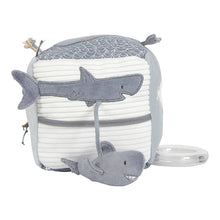 Laden Sie das Bild in den Galerie-Viewer, Little Dutch - Stoff Activity Würfel Ocean blue