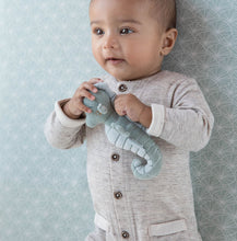Laden Sie das Bild in den Galerie-Viewer, Little Dutch - Stoff Rassel Seepferdchen Ocean Mint