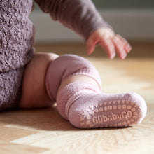 Laden Sie das Bild in den Galerie-Viewer, GoBabyGo - Rutschfeste Socken dusty rose