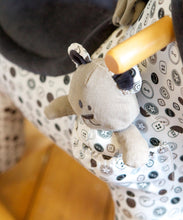 Laden Sie das Bild in den Galerie-Viewer, Little Bird told me - Holz Stoff Schaukelpferd Dylan und Boo