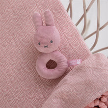 Laden Sie das Bild in den Galerie-Viewer, Miffy - Stoff Rassel Hase rosa