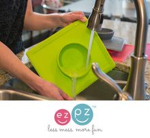 Laden Sie das Bild in den Galerie-Viewer, EZPZ Happy Bowl Silikon Schüssel Farbe grün Essmatte