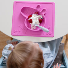 Laden Sie das Bild in den Galerie-Viewer, ezpz - Peppa Pig Mat Silikon Teller pink Sonderedition