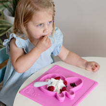 Laden Sie das Bild in den Galerie-Viewer, ezpz - Peppa Pig Mat Silikon Teller pink Sonderedition