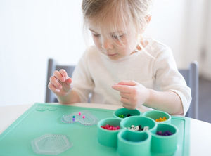 ezpz - Play Mat Silikon rutschfeste Spielmatte grün