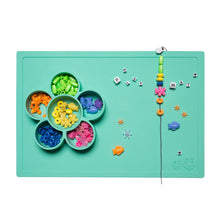 Laden Sie das Bild in den Galerie-Viewer, ezpz - Play Mat Silikon rutschfeste Spielmatte grün